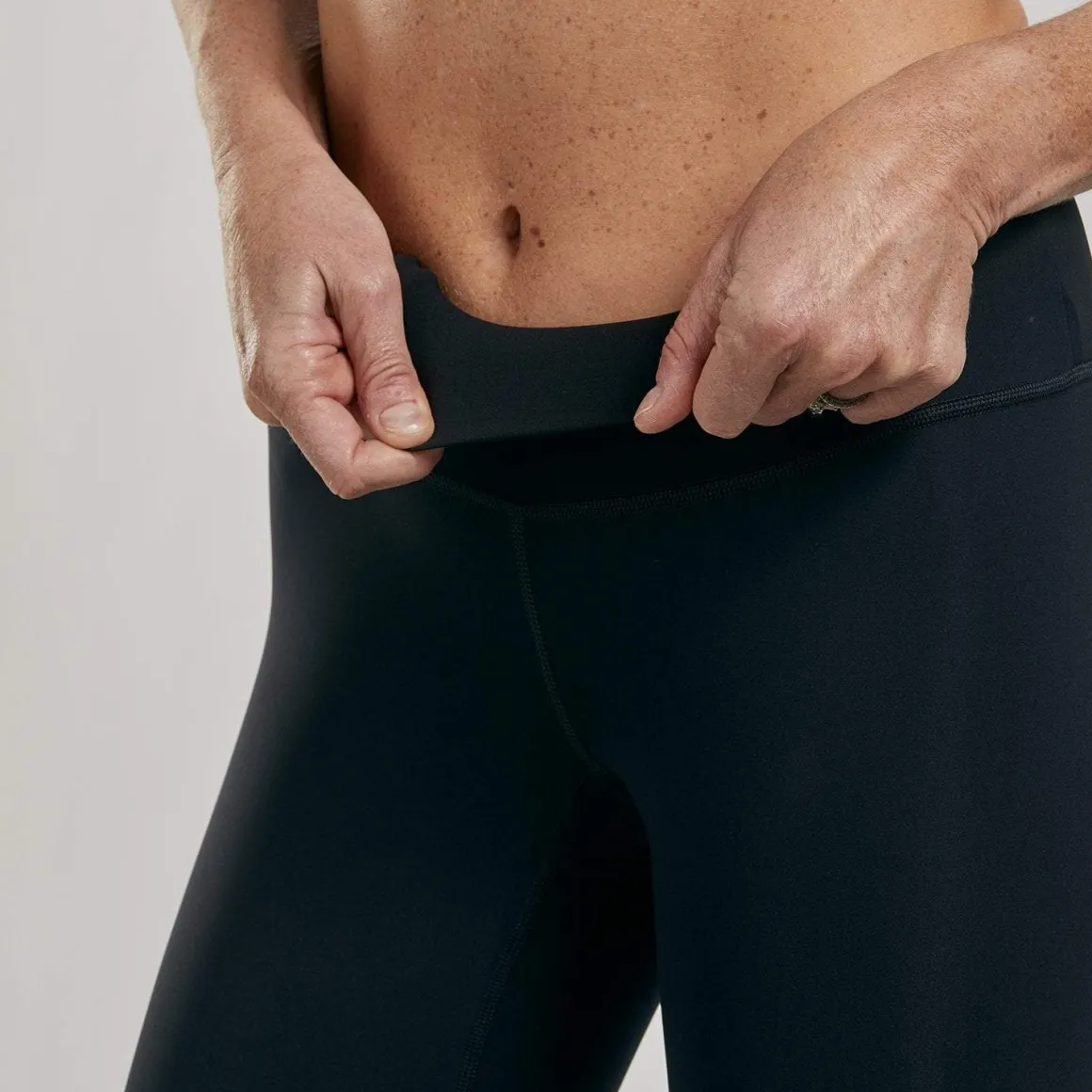 Women's Elite Run Capri - Black